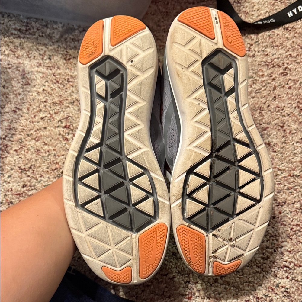 Nike Running Shoes - Picture 2 of 4